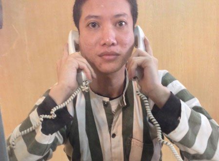 Nguyễn Văn Chưởng kể chuyện với phóng viên báo Người Đưa Tin. Nguồn ảnh: vtc.vn