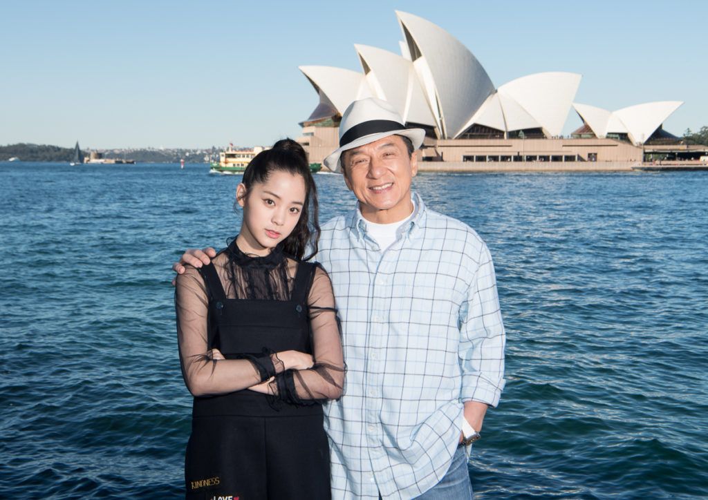 Nghệ sĩ &Acirc;u Dương Na Na (Đ&agrave;i Loan) v&agrave; Th&agrave;nh Long (Trung Quốc). Ảnh: helloasia.com.