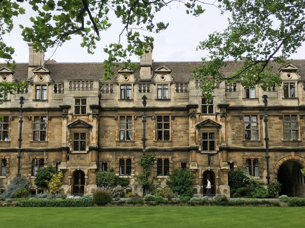 Trường Pembroke College - Đại học Cambridge (Nguồn ảnh: nomanbefore.com)