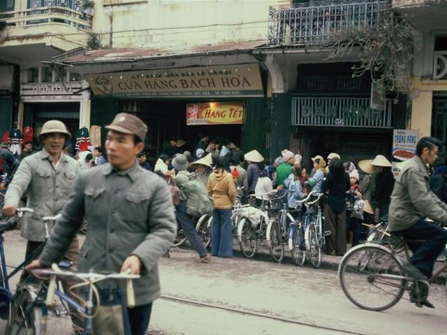 "Kinh tế học l&agrave; bộ m&ocirc;n nghi&ecirc;n cứu về c&aacute;ch x&atilde; hội ph&acirc;n bổ c&aacute;c nguồn lực khan hiếm" (định nghĩa của Greg Mankiw). 
