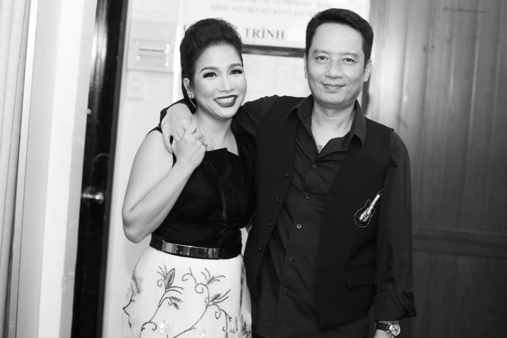 Ca sĩ Mỹ Linh (tr&aacute;i) v&agrave; chồng, nhạc sĩ Anh Qu&acirc;n. Ảnh: Afamily.