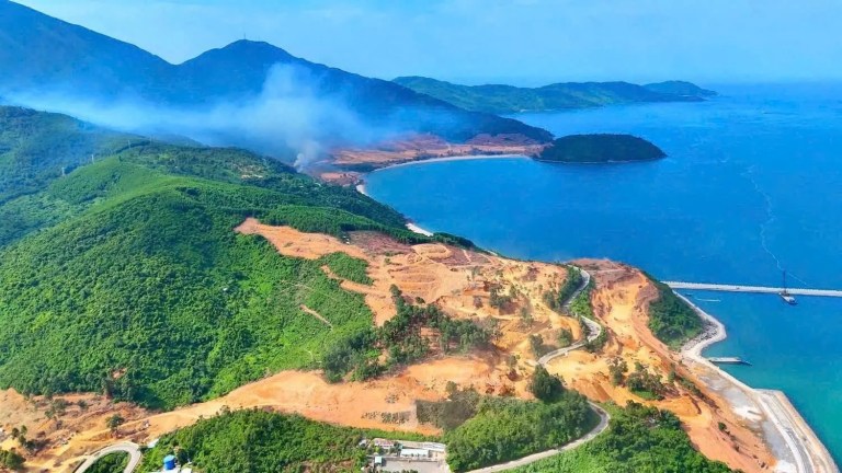 Siêu dự án Vinhomes Hải Vân Bay đang được xây dựng ở chân đèo Hải Vân. Nguồn ảnh: Vinhomes Hải Vân Bay.